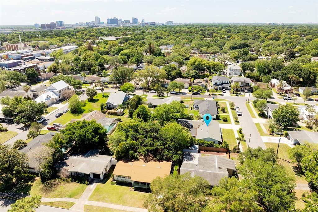 Activo con contrato: $825,000 (4 camas, 3 baños, 2371 Pies cuadrados)
