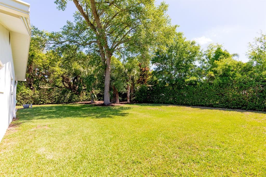 Activo con contrato: $825,000 (4 camas, 3 baños, 2371 Pies cuadrados)