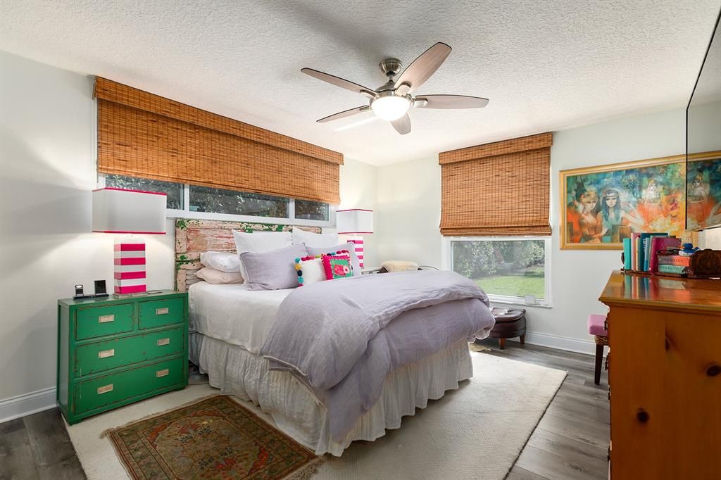 Activo con contrato: $825,000 (4 camas, 3 baños, 2371 Pies cuadrados)