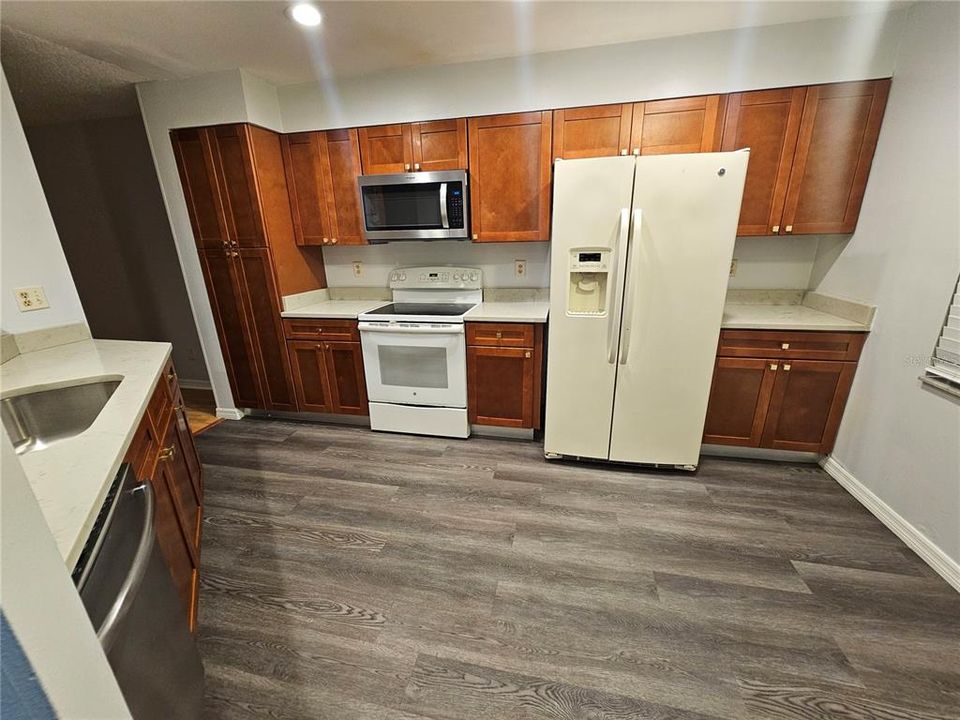 Active With Contract: $1,800 (2 beds, 2 baths, 1444 Square Feet)