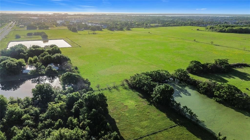 На продажу: $2,500,000 (3.71 acres)