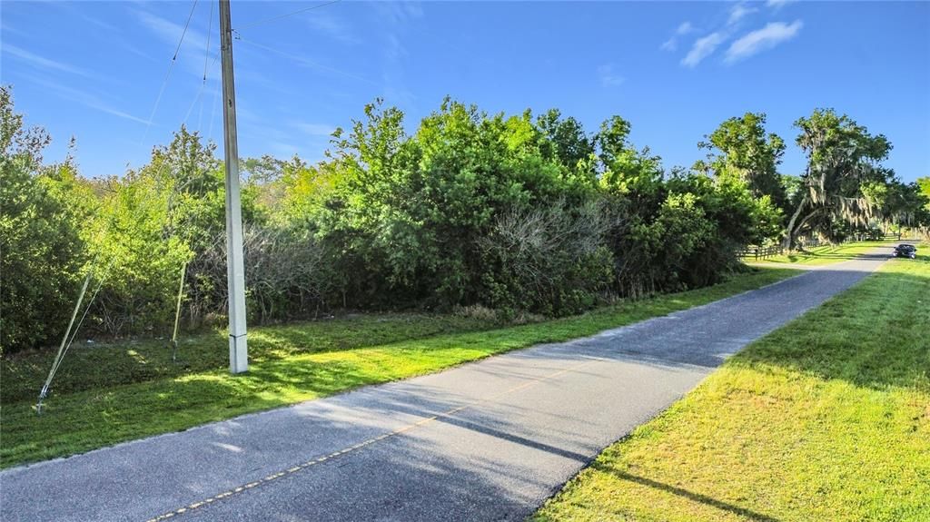 На продажу: $2,500,000 (3.71 acres)
