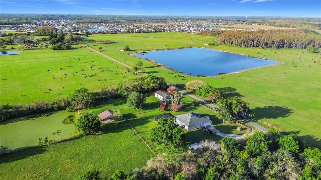 На продажу: $2,500,000 (3.71 acres)