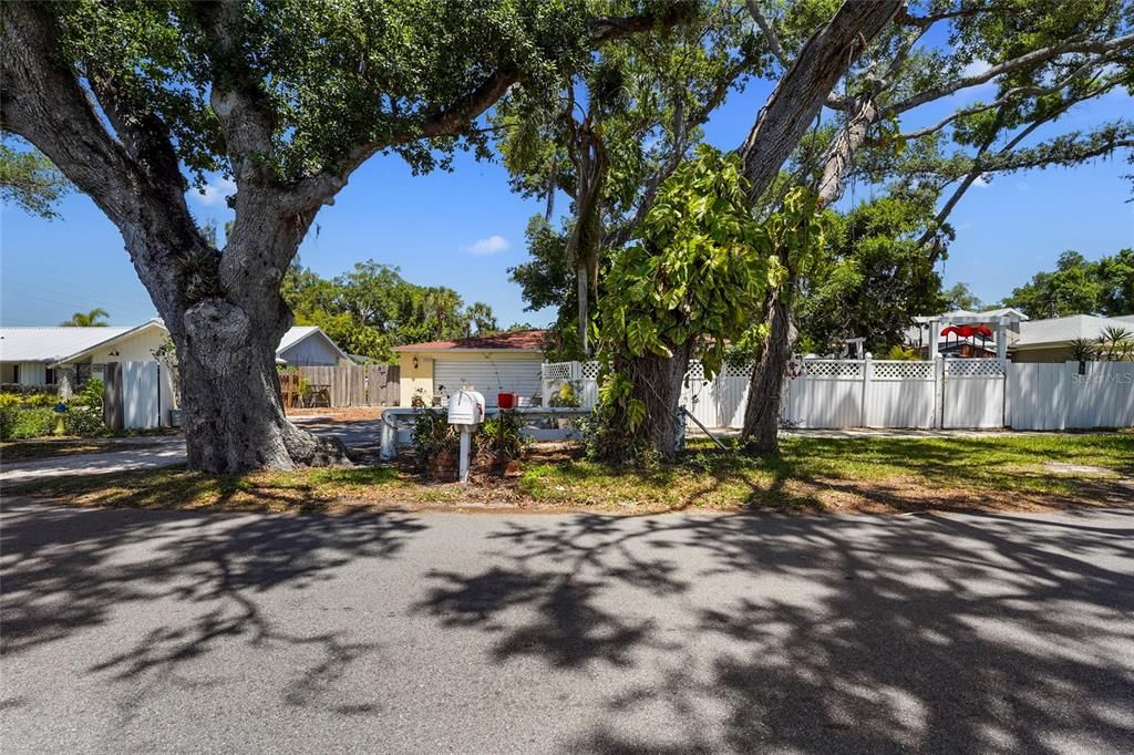 Activo con contrato: $298,999 (2 camas, 2 baños, 1308 Pies cuadrados)