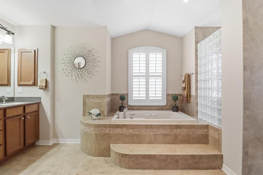 Active With Contract: $399,000 (3 beds, 2 baths, 2028 Square Feet)