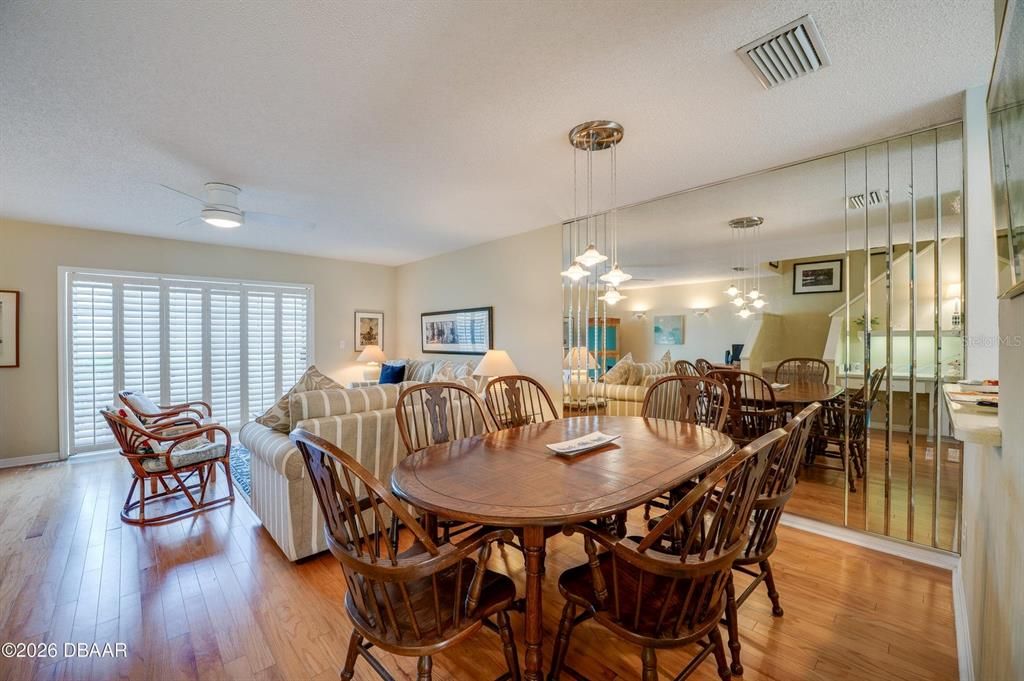 Active With Contract: $315,000 (2 beds, 2 baths, 1428 Square Feet)