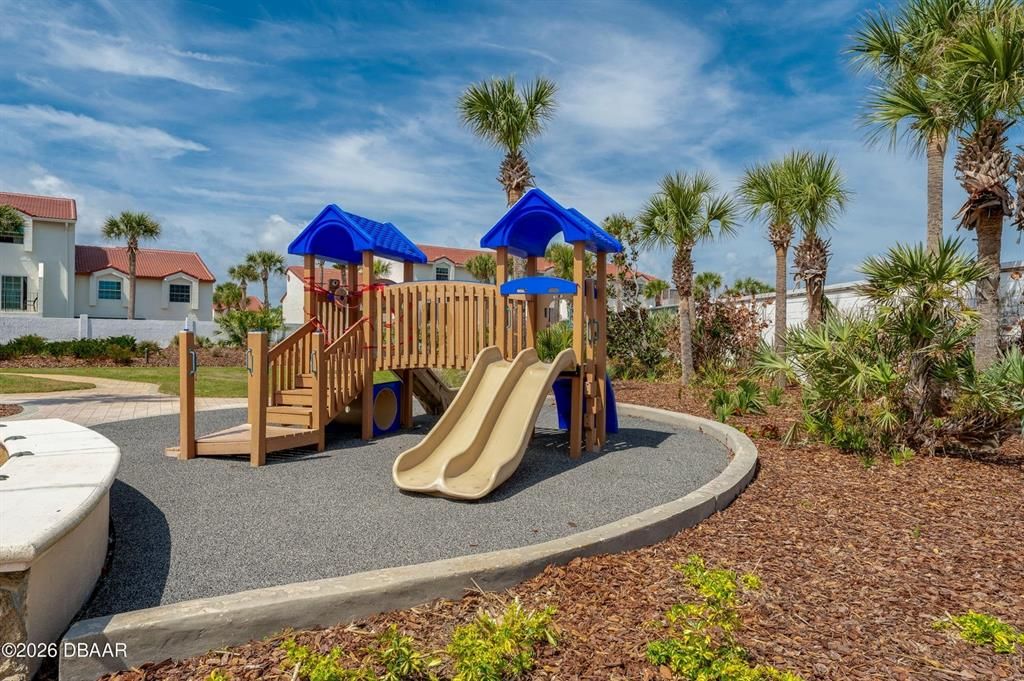 Active With Contract: $315,000 (2 beds, 2 baths, 1428 Square Feet)