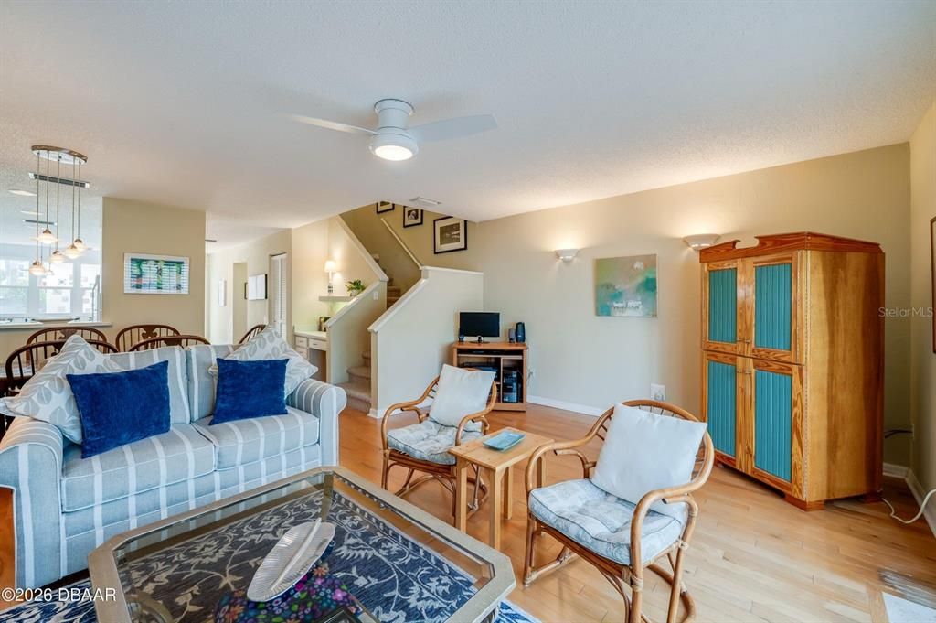 Active With Contract: $315,000 (2 beds, 2 baths, 1428 Square Feet)