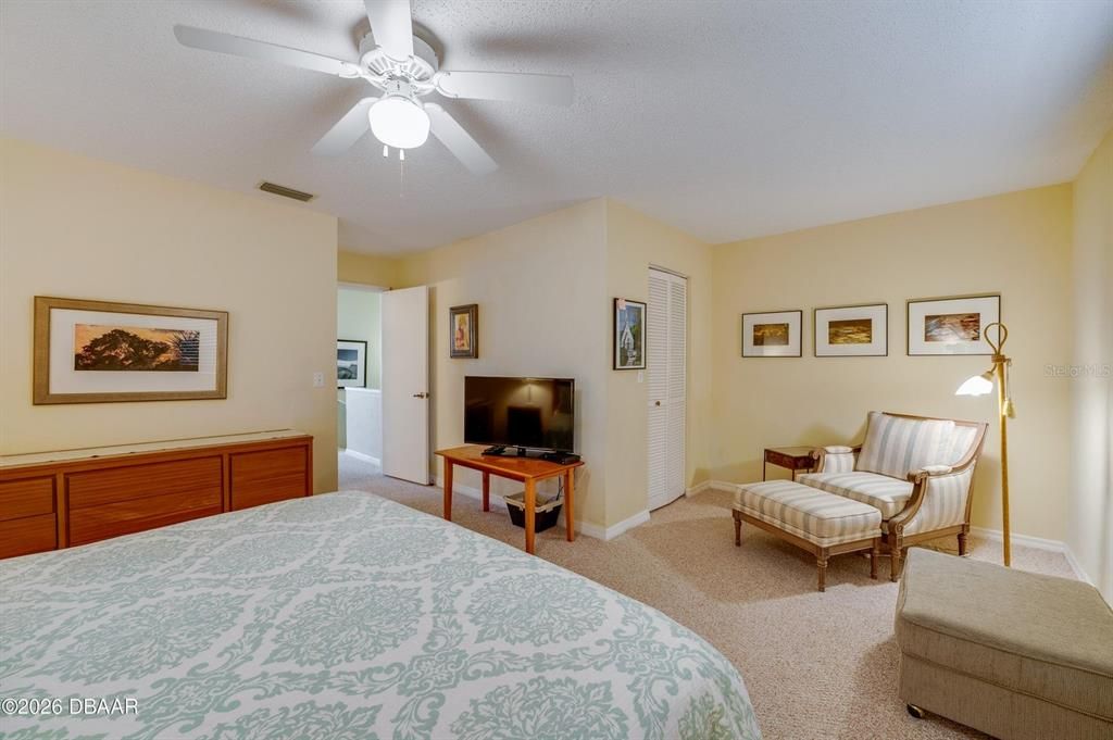 Active With Contract: $315,000 (2 beds, 2 baths, 1428 Square Feet)