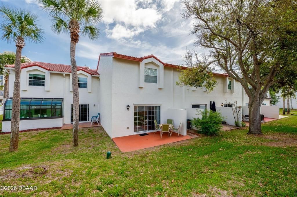 Active With Contract: $315,000 (2 beds, 2 baths, 1428 Square Feet)