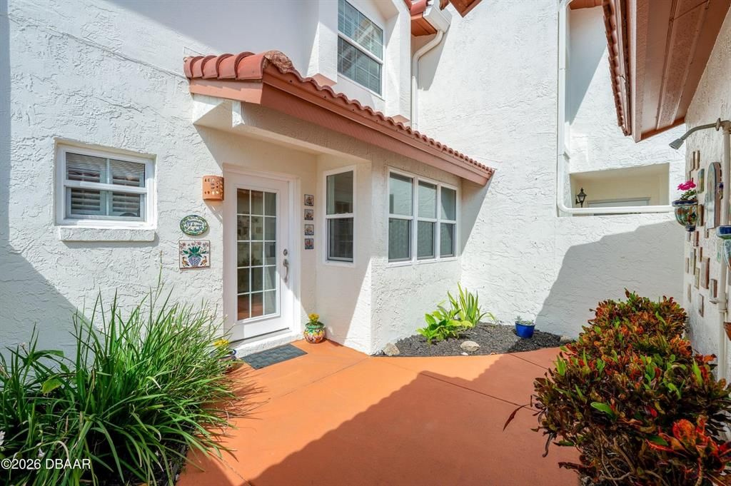 Active With Contract: $315,000 (2 beds, 2 baths, 1428 Square Feet)
