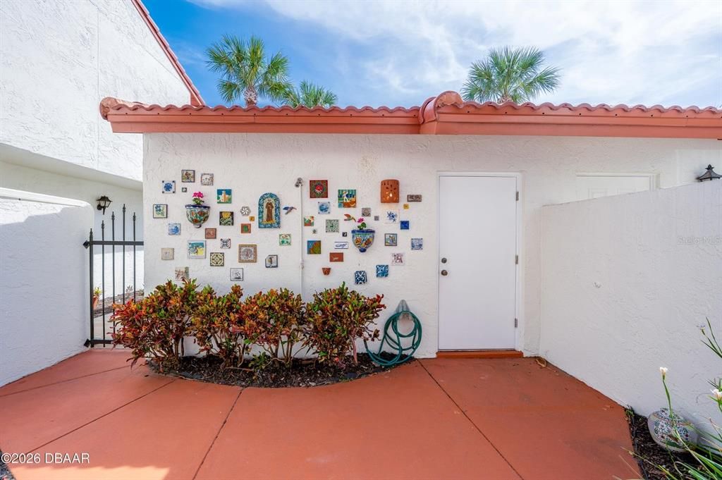 Active With Contract: $315,000 (2 beds, 2 baths, 1428 Square Feet)