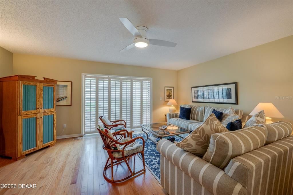 Active With Contract: $315,000 (2 beds, 2 baths, 1428 Square Feet)