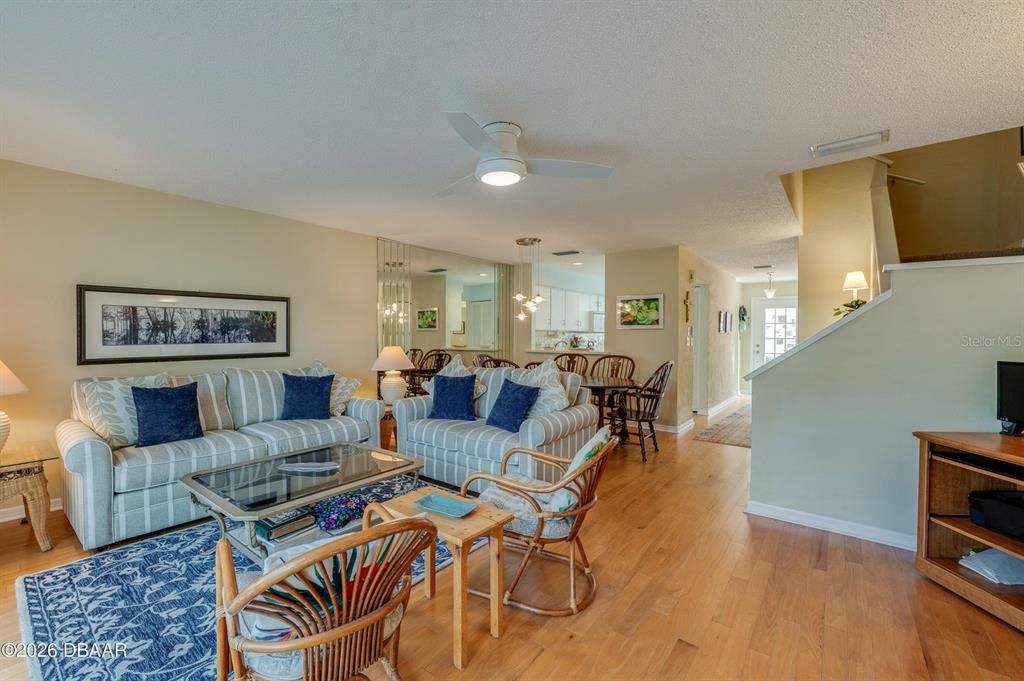 Active With Contract: $315,000 (2 beds, 2 baths, 1428 Square Feet)