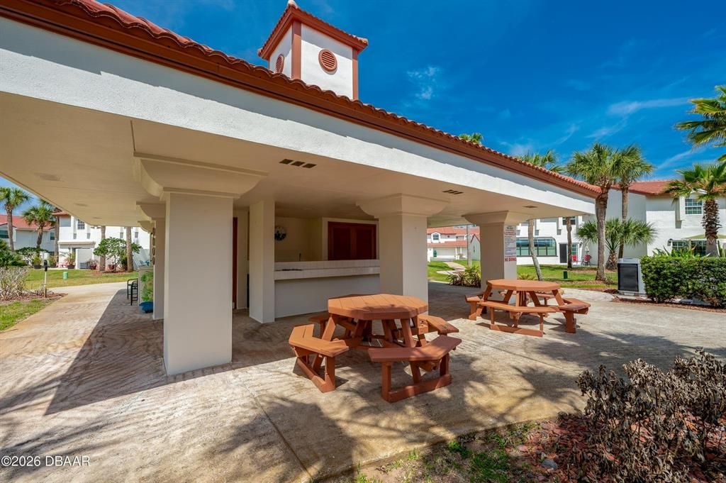 Active With Contract: $315,000 (2 beds, 2 baths, 1428 Square Feet)