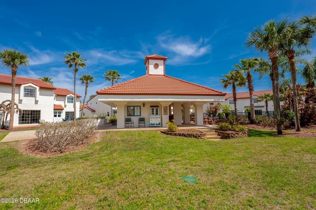 Active With Contract: $315,000 (2 beds, 2 baths, 1428 Square Feet)