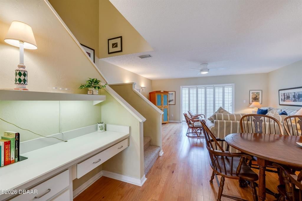 Active With Contract: $315,000 (2 beds, 2 baths, 1428 Square Feet)