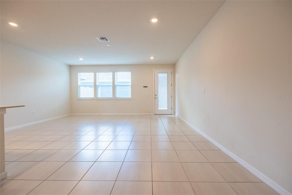 В аренду: $2,950 (4 спален, 3 ванн, 1675 Квадратных фут)