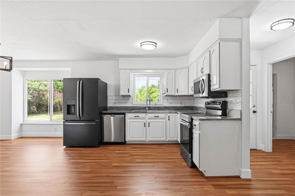 For Sale: $574,900 (3 beds, 2 baths, 1597 Square Feet)