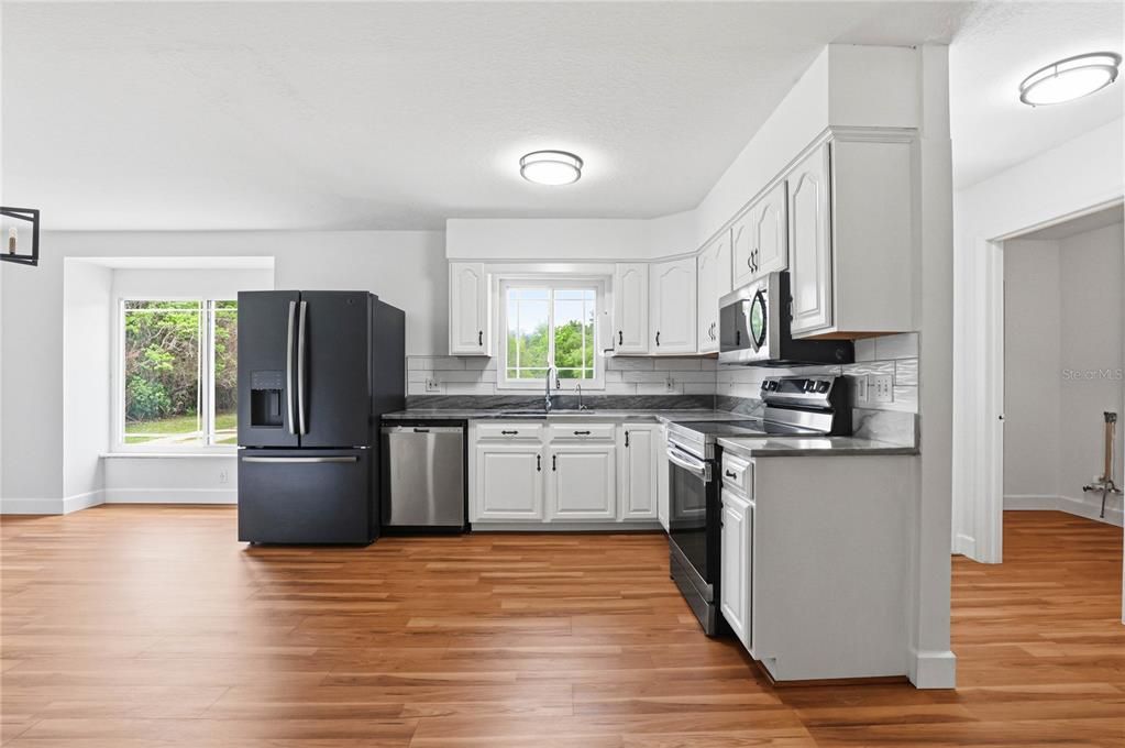 For Sale: $574,900 (3 beds, 2 baths, 1597 Square Feet)