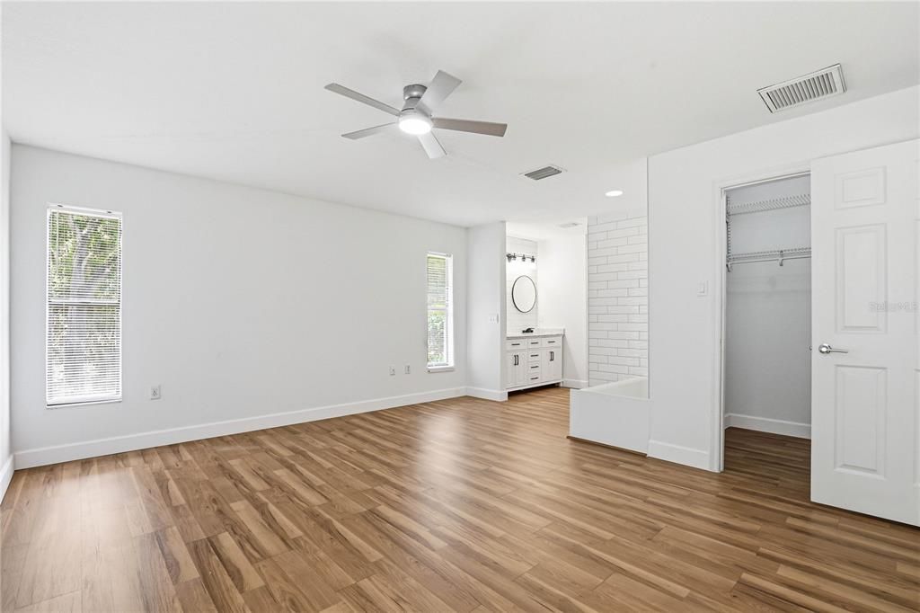 For Sale: $574,900 (3 beds, 2 baths, 1597 Square Feet)