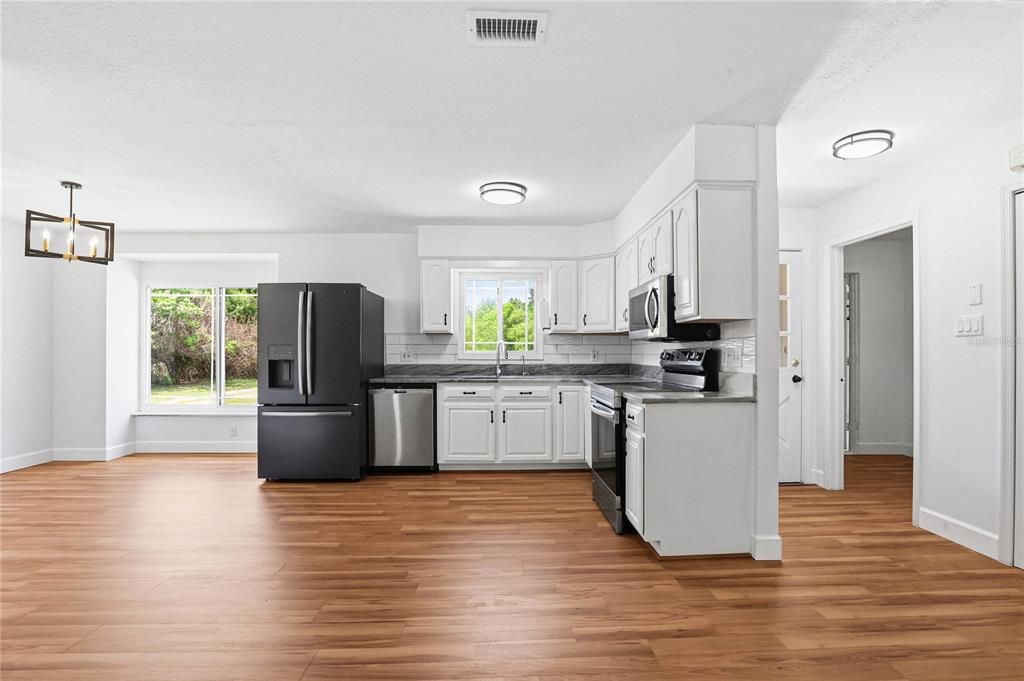 For Sale: $574,900 (3 beds, 2 baths, 1597 Square Feet)
