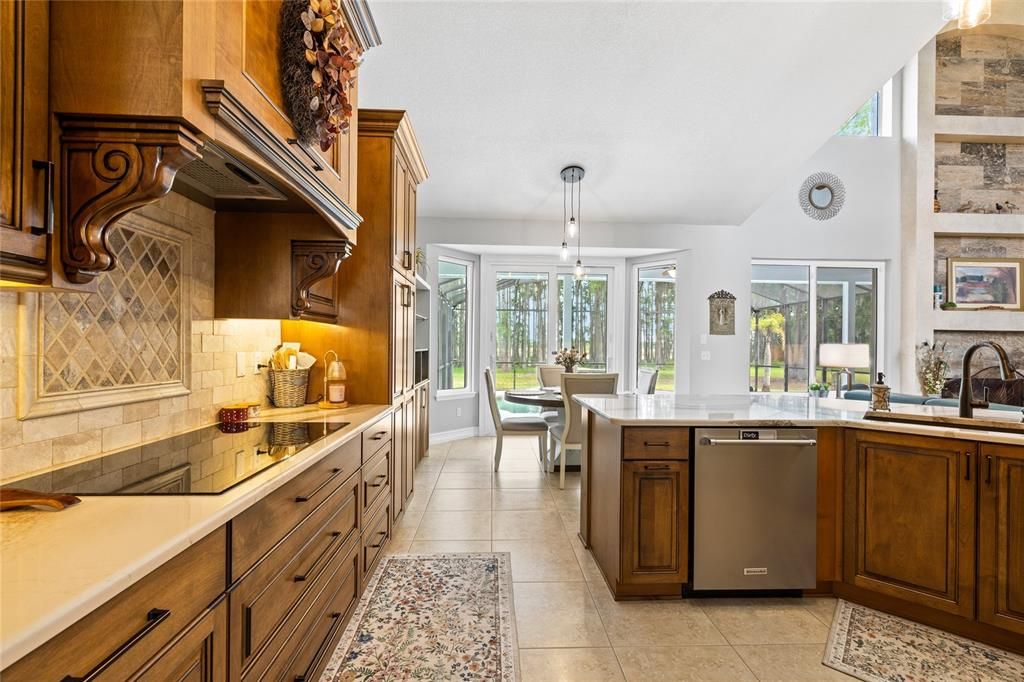 Activo con contrato: $899,900 (4 camas, 2 baños, 2912 Pies cuadrados)