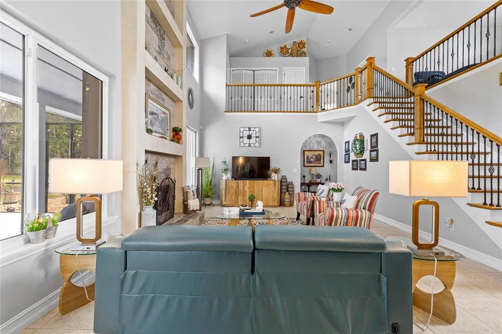 Activo con contrato: $899,900 (4 camas, 2 baños, 2912 Pies cuadrados)