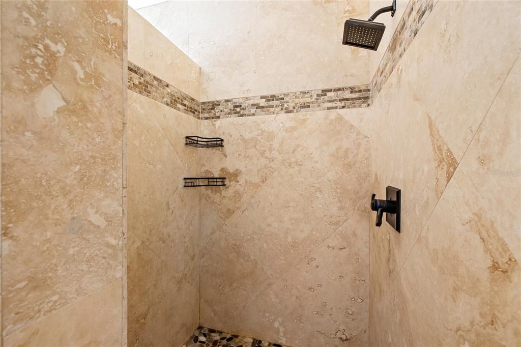 Activo con contrato: $899,900 (4 camas, 2 baños, 2912 Pies cuadrados)