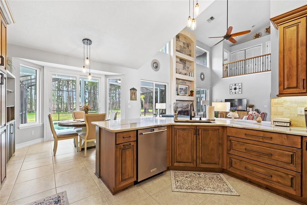 Activo con contrato: $899,900 (4 camas, 2 baños, 2912 Pies cuadrados)