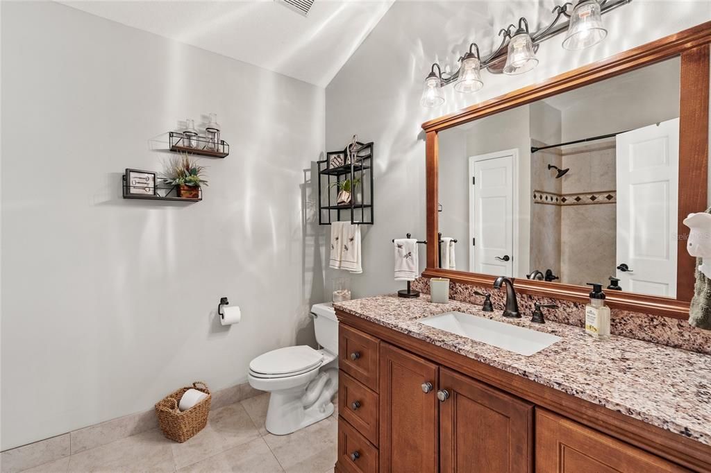 Activo con contrato: $899,900 (4 camas, 2 baños, 2912 Pies cuadrados)