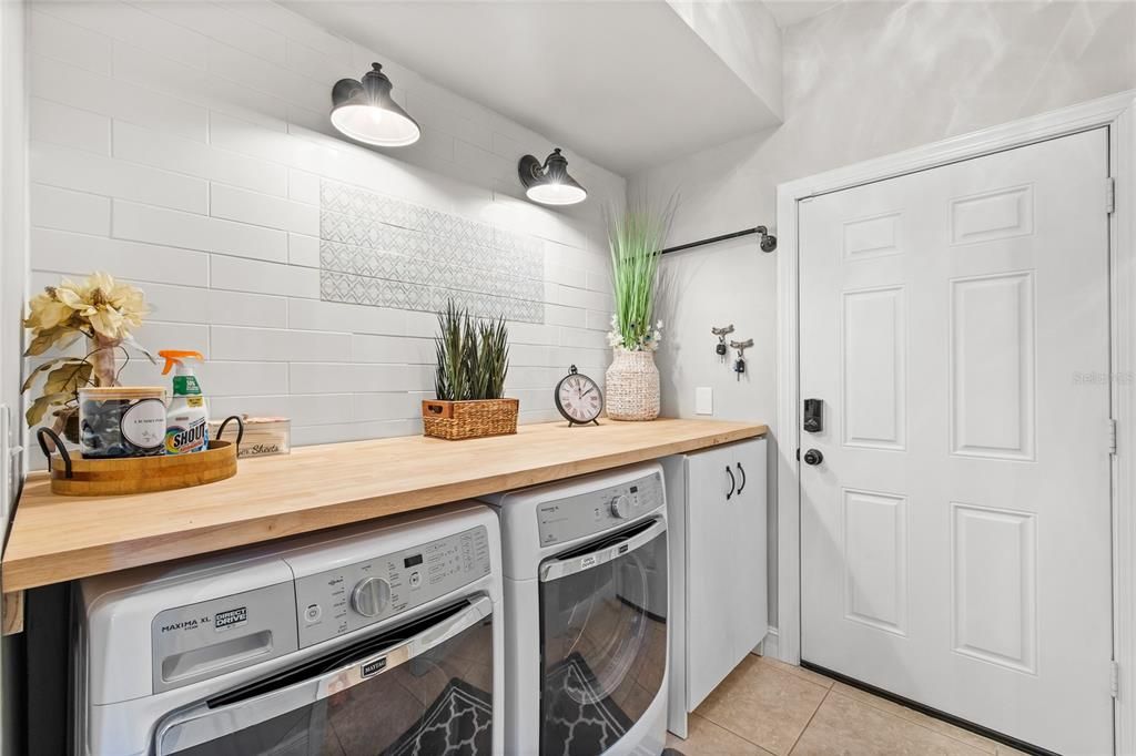 Activo con contrato: $899,900 (4 camas, 2 baños, 2912 Pies cuadrados)