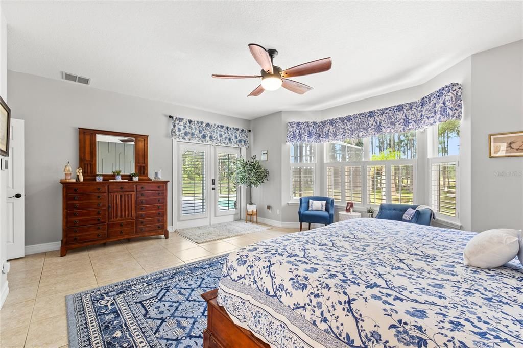 Activo con contrato: $899,900 (4 camas, 2 baños, 2912 Pies cuadrados)