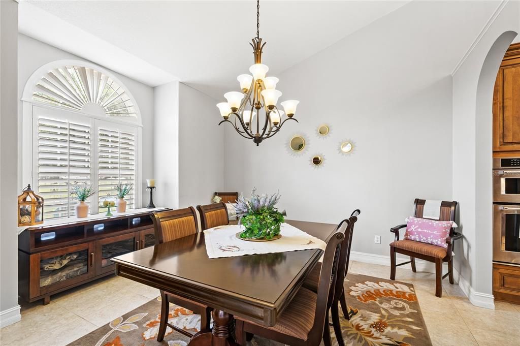 Activo con contrato: $899,900 (4 camas, 2 baños, 2912 Pies cuadrados)