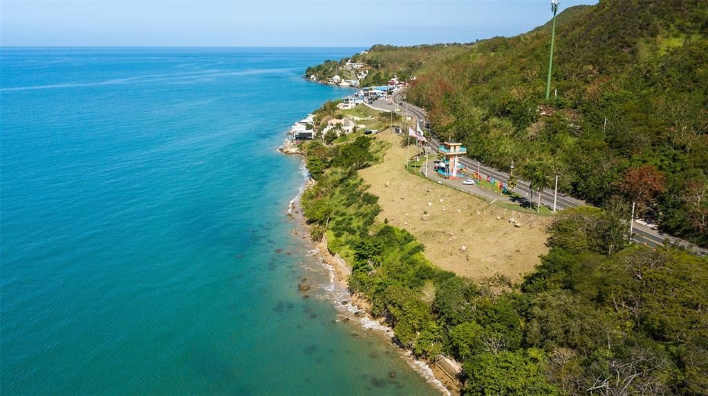 На продажу: $2,225,000 (5.99 acres)