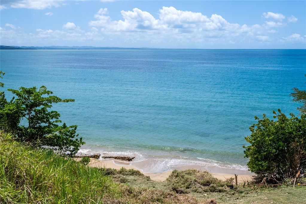 На продажу: $2,225,000 (5.99 acres)
