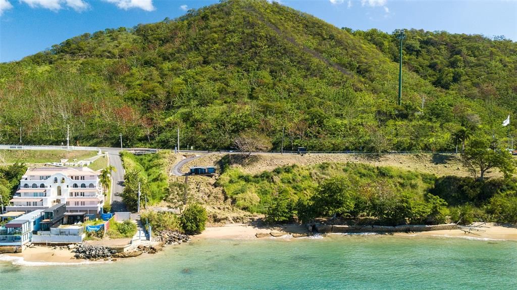На продажу: $2,225,000 (5.99 acres)