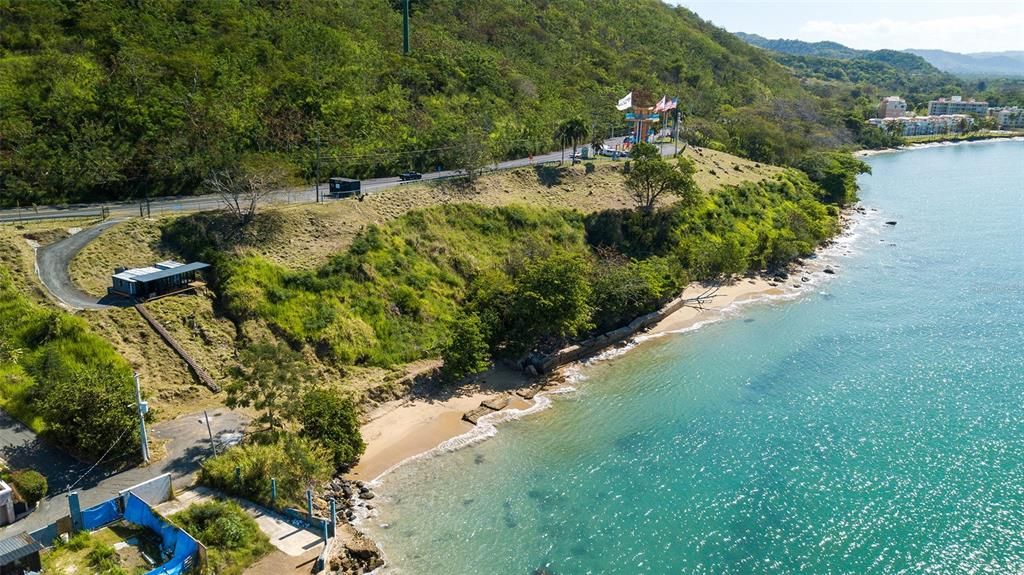 На продажу: $2,225,000 (5.99 acres)