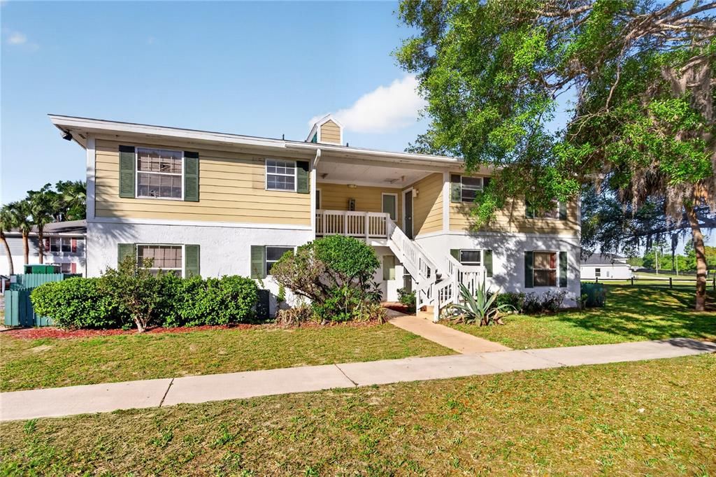 For Sale: $99,900 (2 beds, 2 baths, 885 Square Feet)