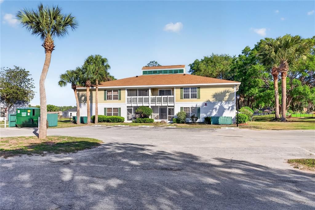 For Sale: $99,900 (2 beds, 2 baths, 885 Square Feet)