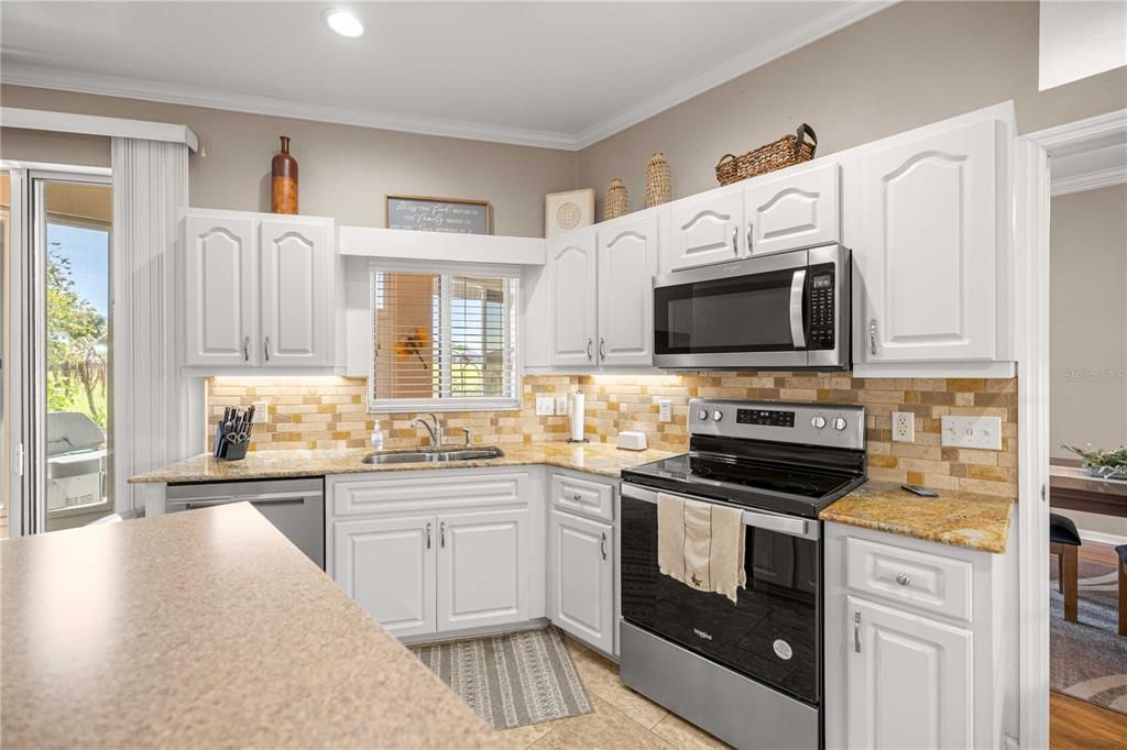For Sale: $295,000 (2 beds, 2 baths, 1679 Square Feet)