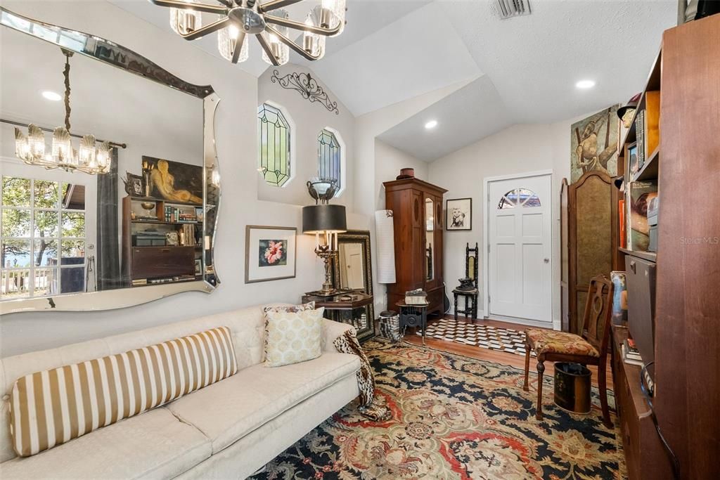 For Sale: $239,000 (2 beds, 1 baths, 782 Square Feet)