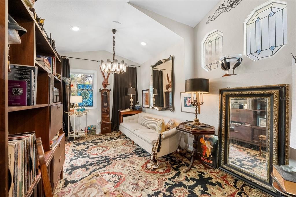 For Sale: $239,000 (2 beds, 1 baths, 782 Square Feet)