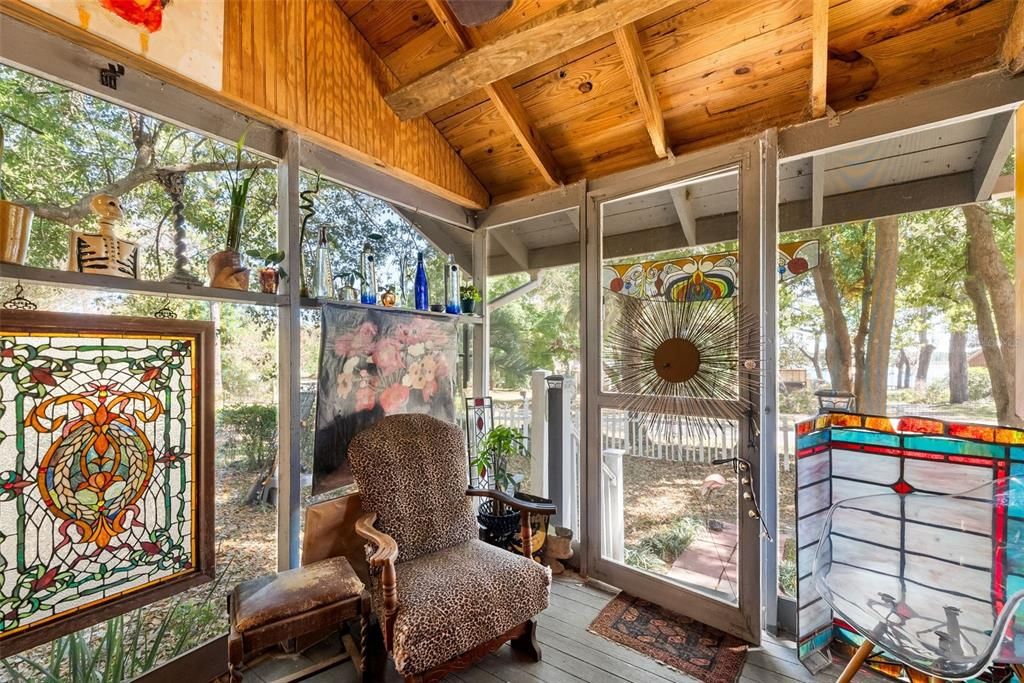 For Sale: $239,000 (2 beds, 1 baths, 782 Square Feet)
