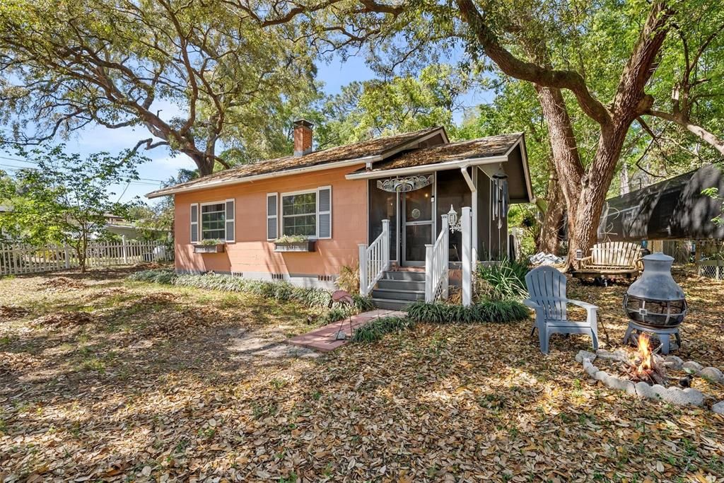 For Sale: $239,000 (2 beds, 1 baths, 782 Square Feet)