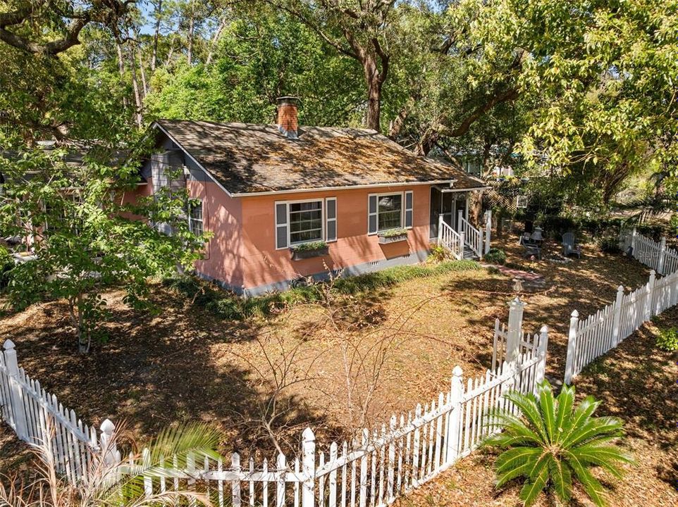 For Sale: $239,000 (2 beds, 1 baths, 782 Square Feet)