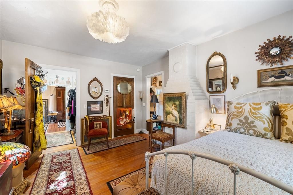 For Sale: $239,000 (2 beds, 1 baths, 782 Square Feet)