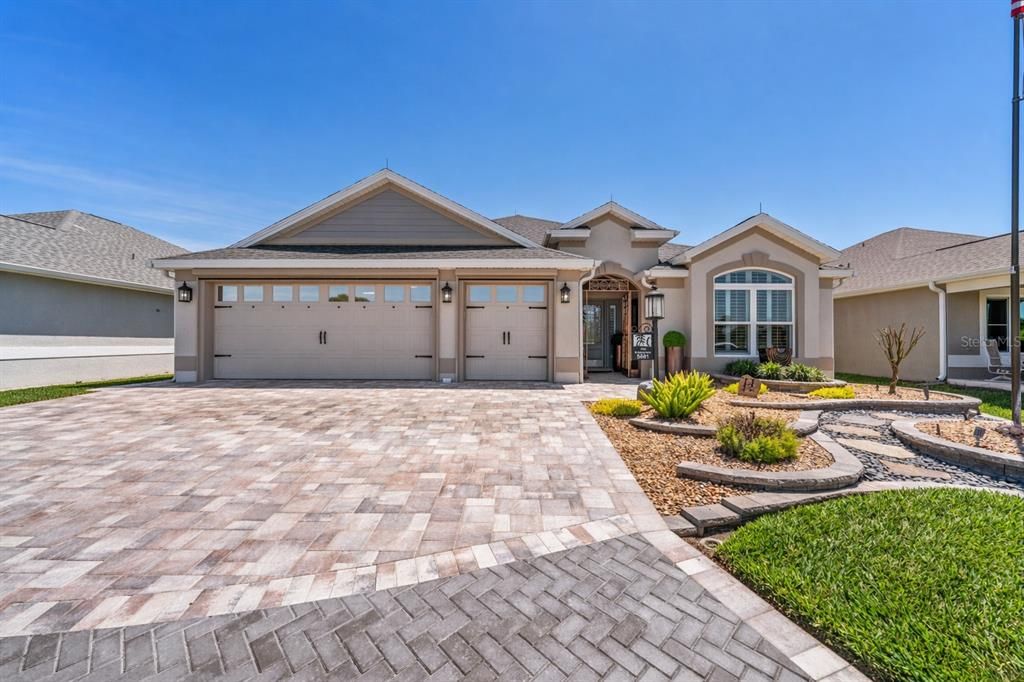 Active With Contract: $589,000 (3 beds, 2 baths, 1914 Square Feet)