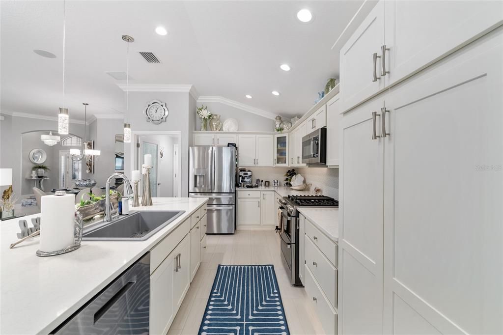 Active With Contract: $589,000 (3 beds, 2 baths, 1914 Square Feet)
