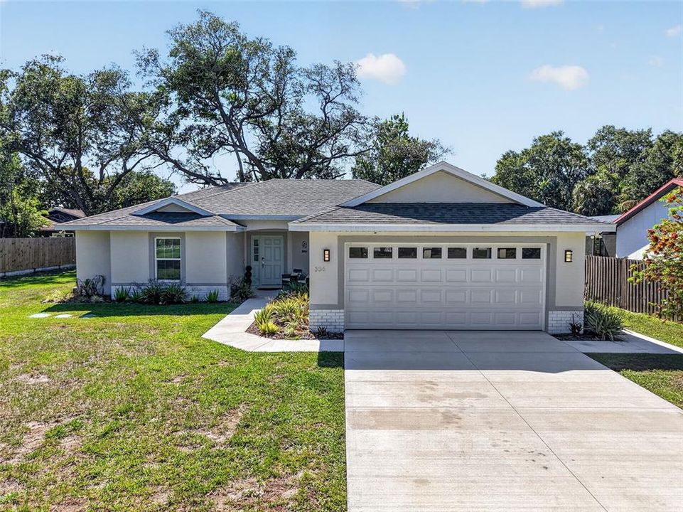 Active With Contract: $399,000 (3 beds, 2 baths, 1453 Square Feet)